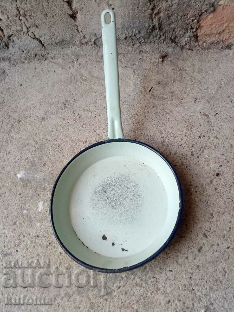 Εμαγιέ τηγάνι