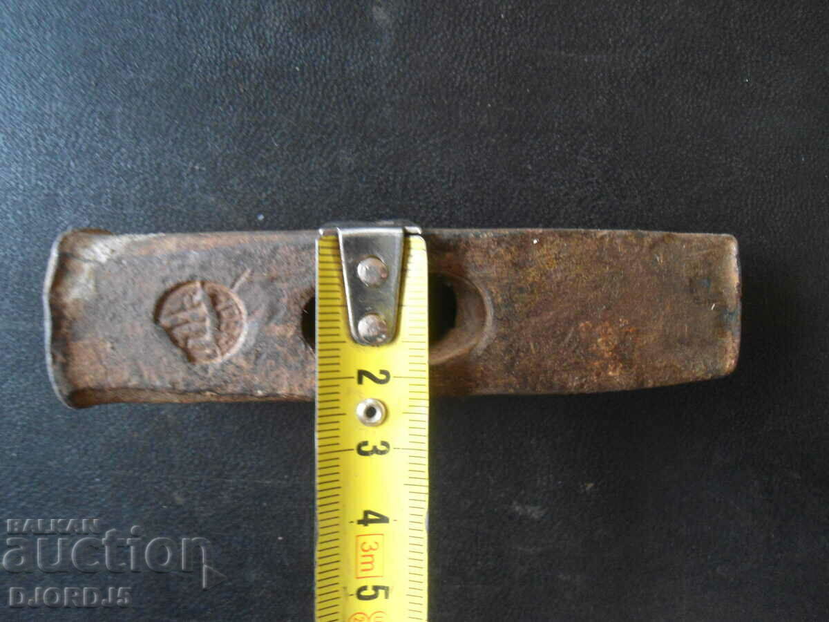 Delivery of Old hammer, marked, 0.400 kg. Delivery of Old hammer, marked, 0.400 kg.