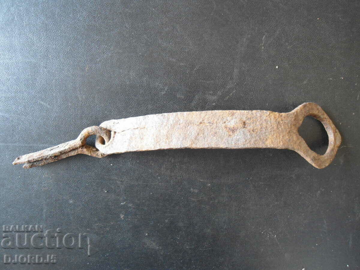 Παλιά σφυρήλατο μάνδαλο με τιμή 3.00 BGN | € 1.53 Παλιά σφυρήλατο μάνδαλο με τιμή 3.00 BGN | € 1.53