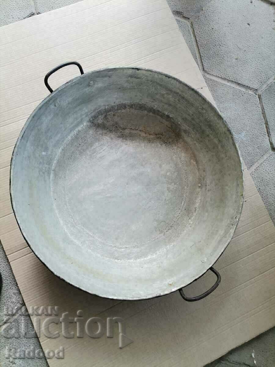 Delivery of A pan, a pot, a big pan Delivery of A pan, a pot, a big pan