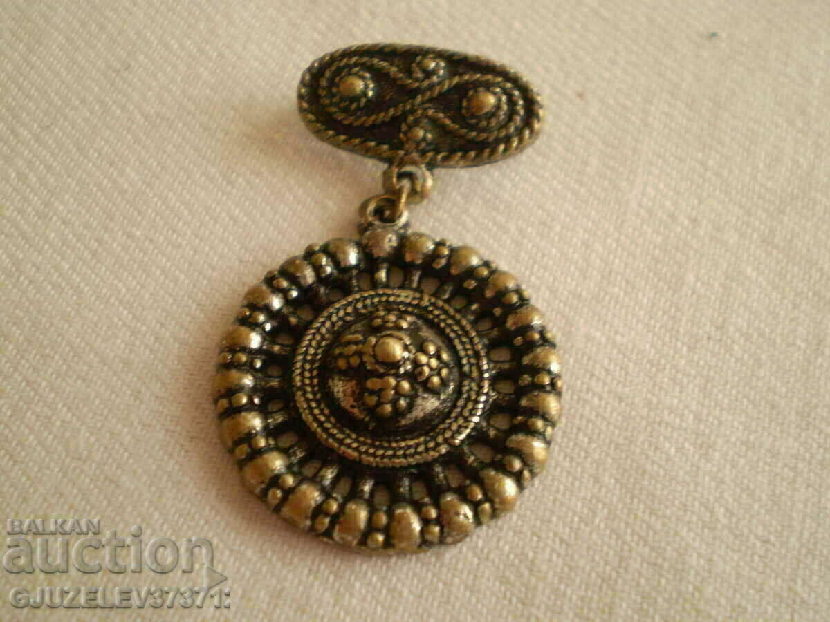 Revival brooch - 6 Revival brooch - 6