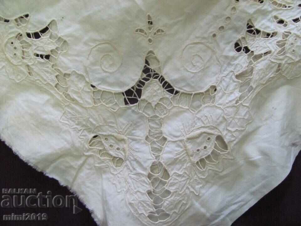 Delivery of 19th Century Cotton Decoration Cut Embroidery Delivery of 19th Century Cotton Decoration Cut Embroidery