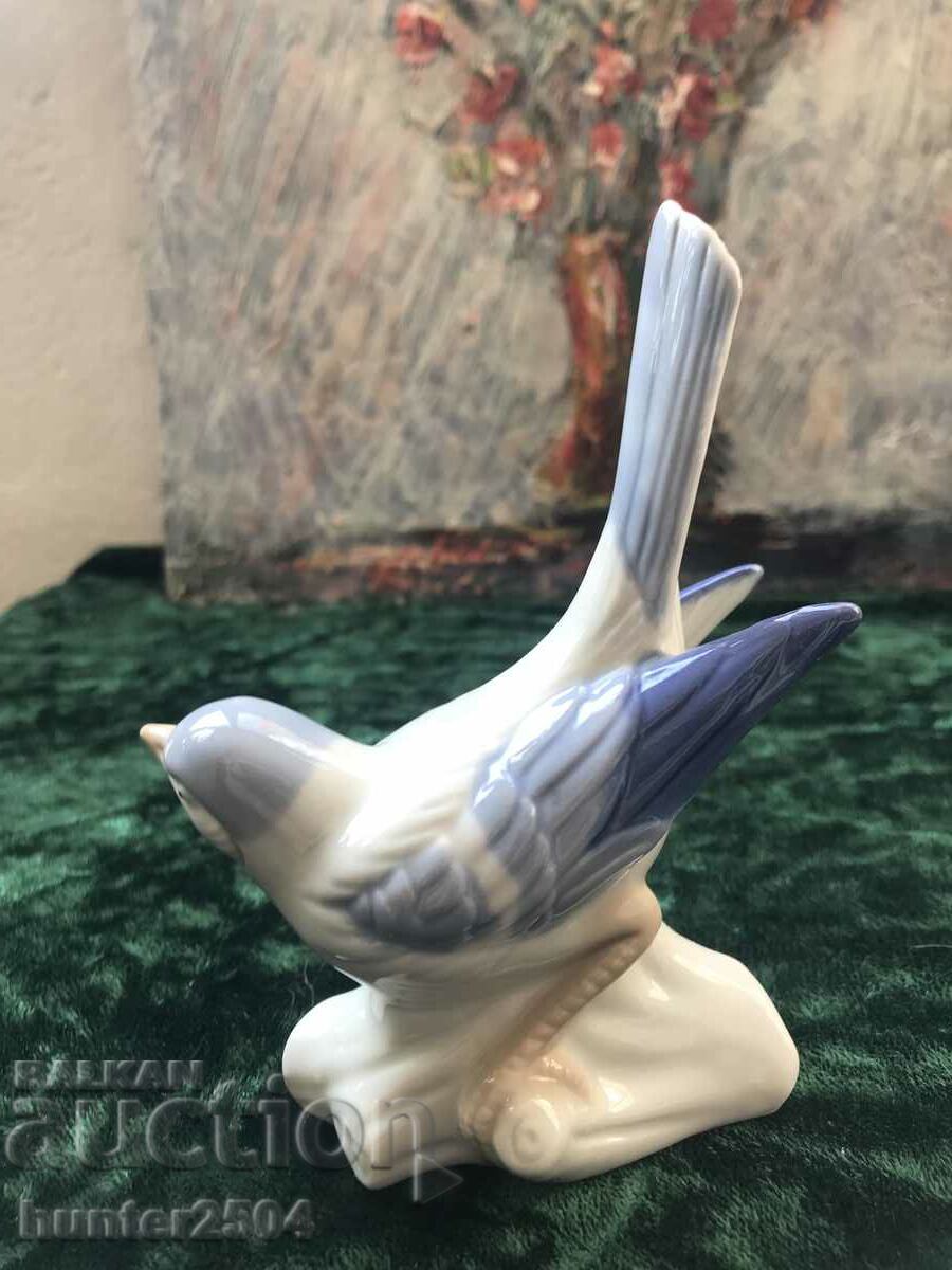 Auction  Porcelain bird 13 cm