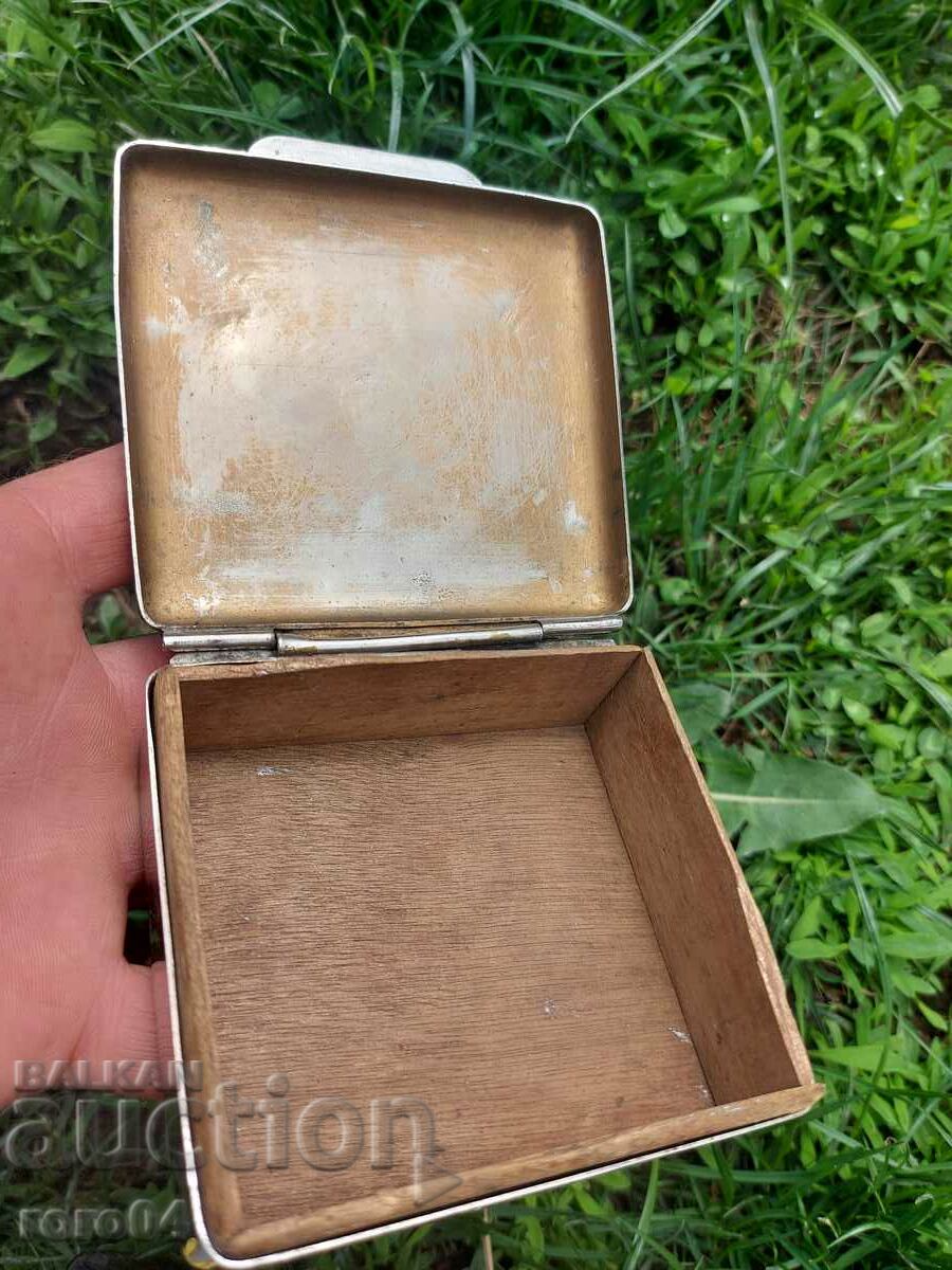 OLD BRONZE / BRASS BOX with price 27.00 BGN | € 13.80 OLD BRONZE / BRASS BOX with price 27.00 BGN | € 13.80