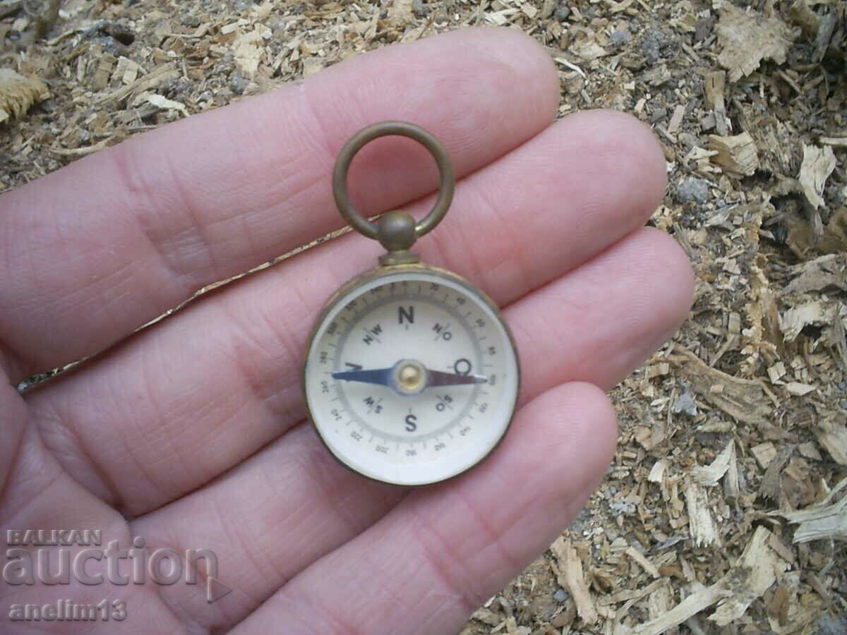 OLD SMALL BRONZE COMPASS with price 15.00 BGN | € 7.67 OLD SMALL BRONZE COMPASS with price 15.00 BGN | € 7.67