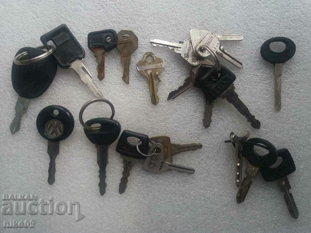 Collection of old car keys 20 pcs