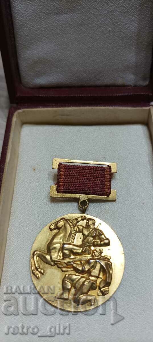 Auction I am selling an old Bulgarian medal with a box. Auction I am selling an old Bulgarian medal with a box.