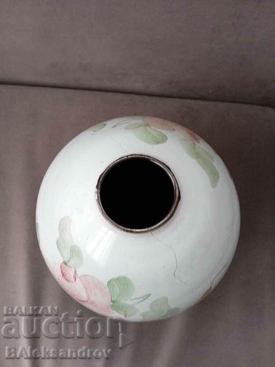 Delivery of Old painted ceramic vase Delivery of Old painted ceramic vase
