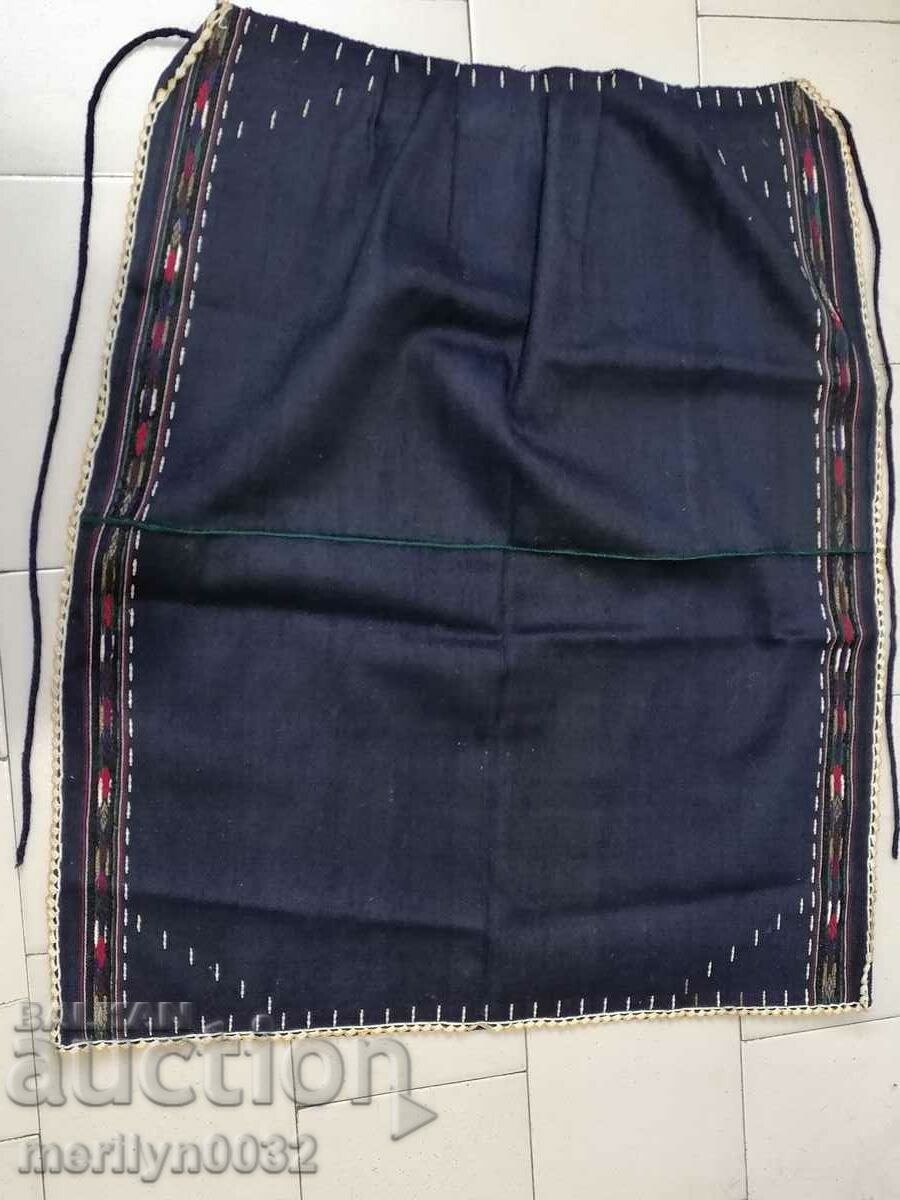 Старо ръчно тъкана престилка с бродерия, носия