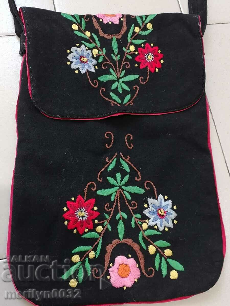 Colorful handbag bag with embroidery costume with price 67.00 BGN | € 34.26 Colorful handbag bag with embroidery costume with price 67.00 BGN | € 34.26