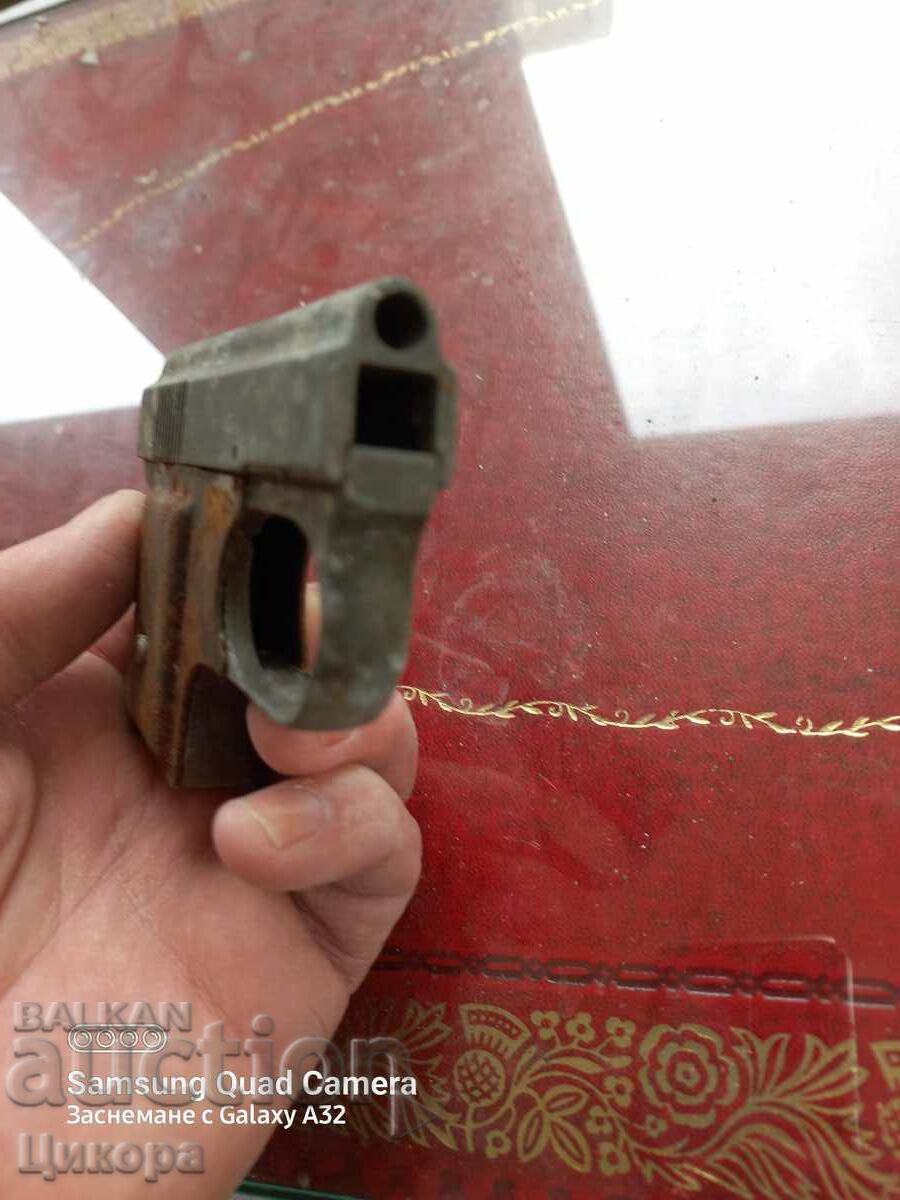 Auction  STARTING THE PISTOL