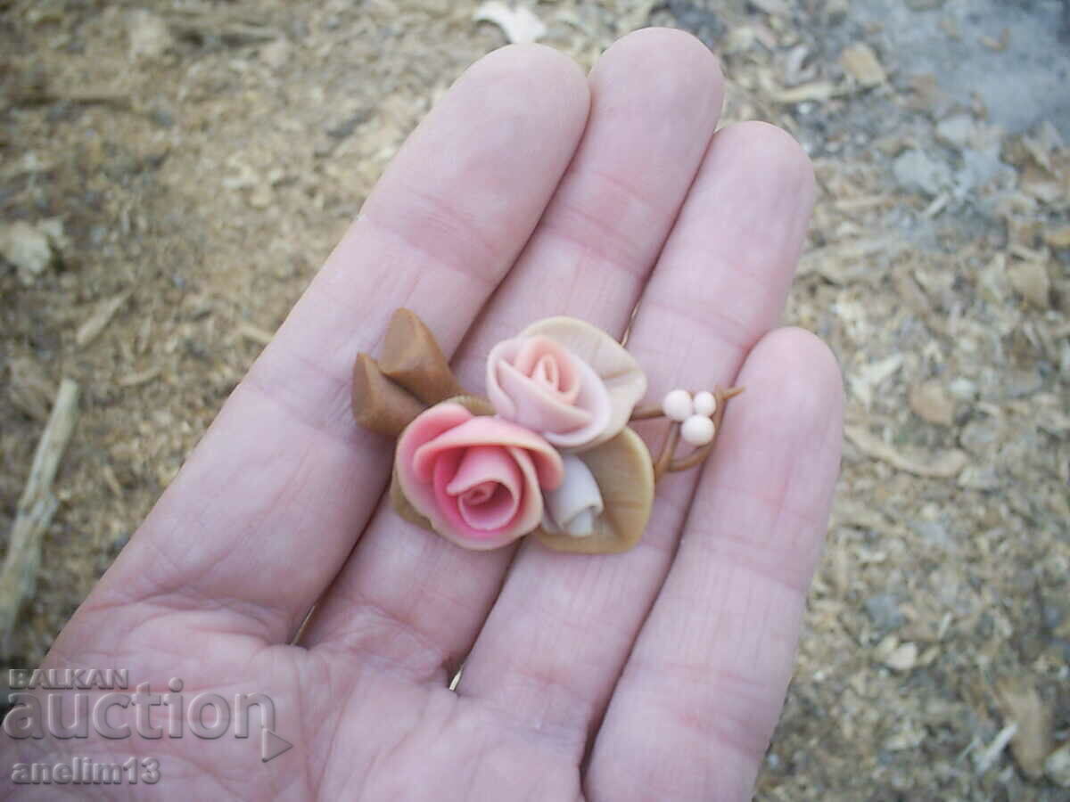 Auction  OLD ROSE BROOCH