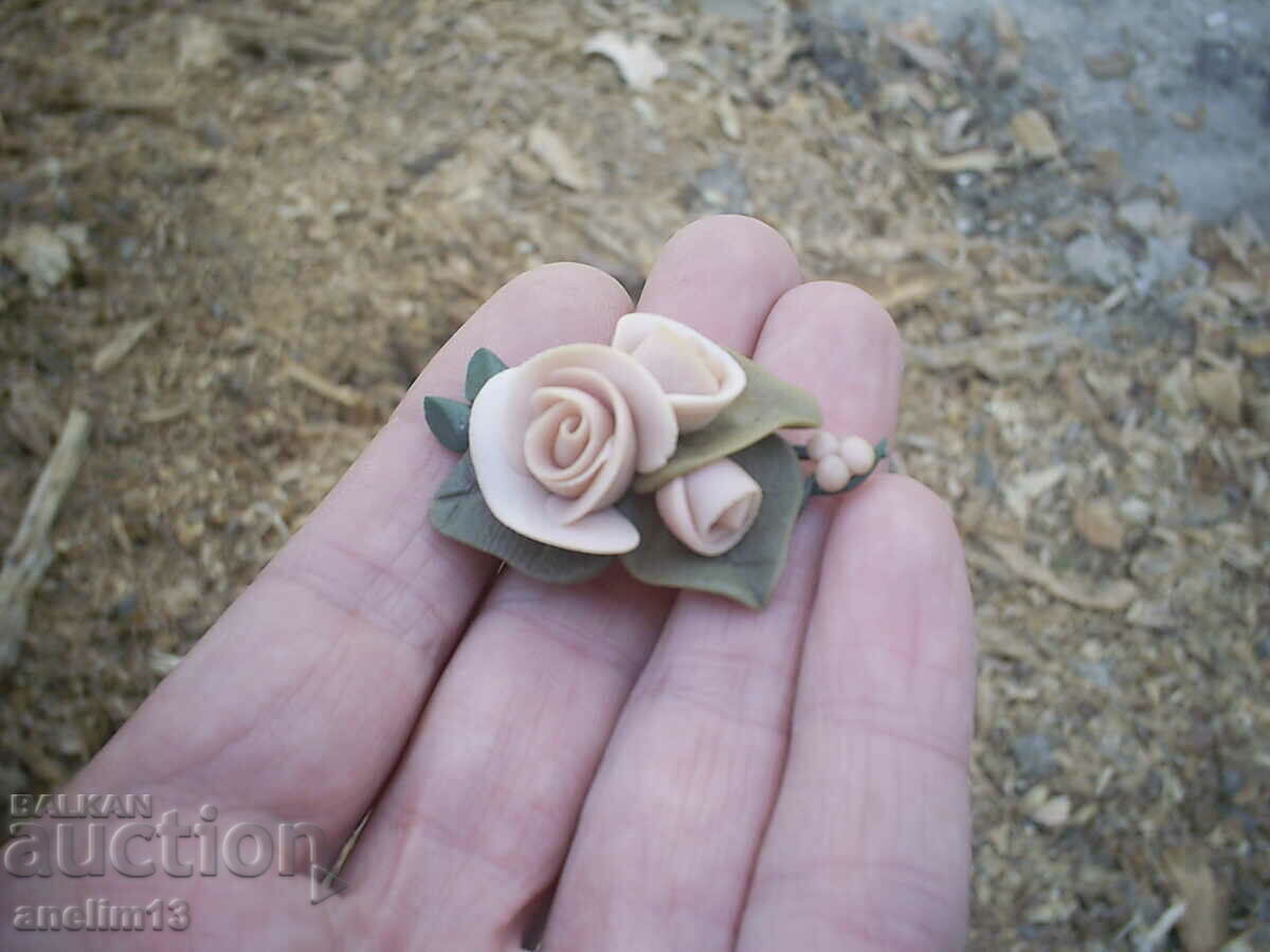 Auction  OLD ROSE BROOCH