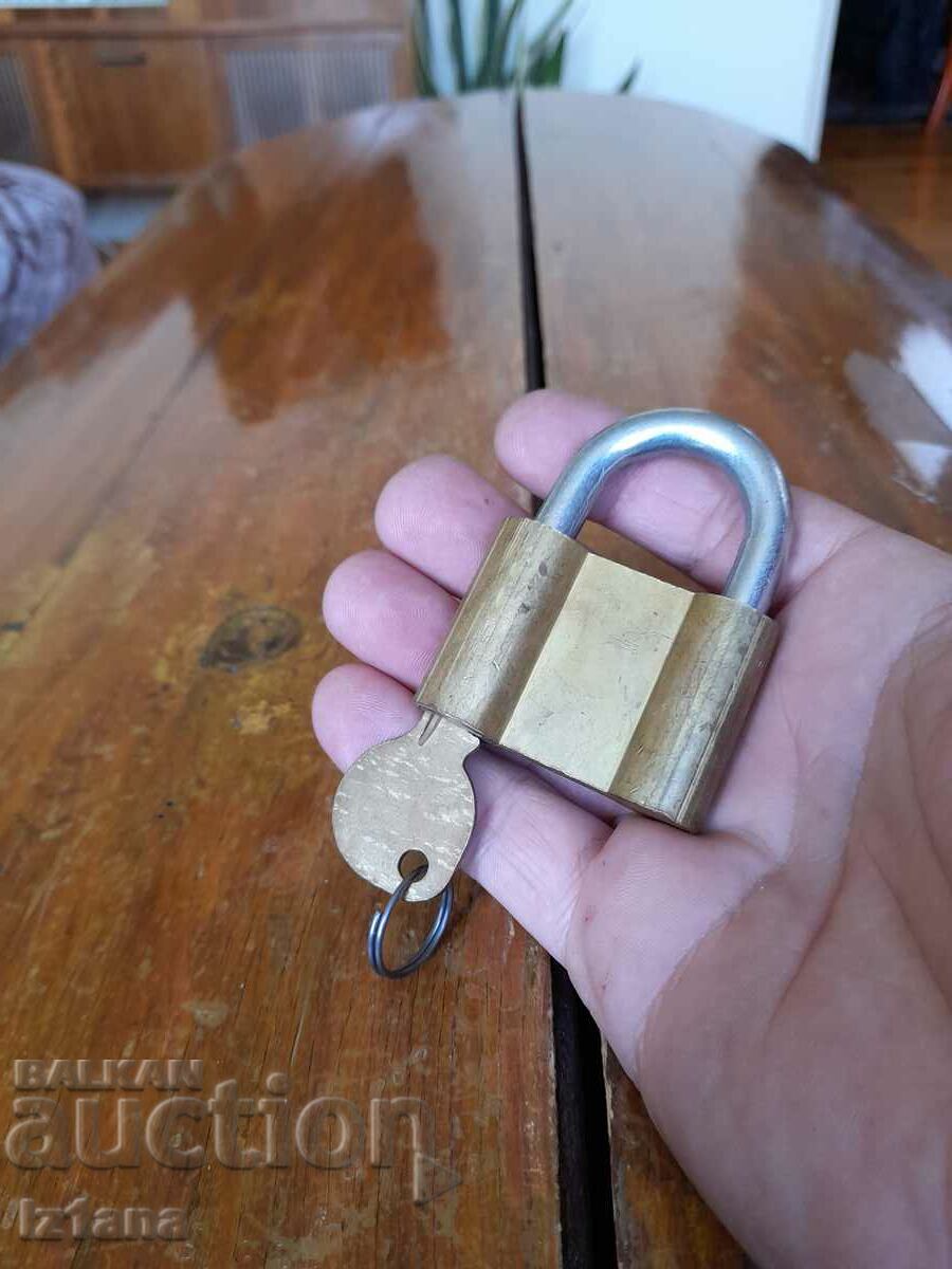 Licitație lacătul vechi Licitație lacătul vechi