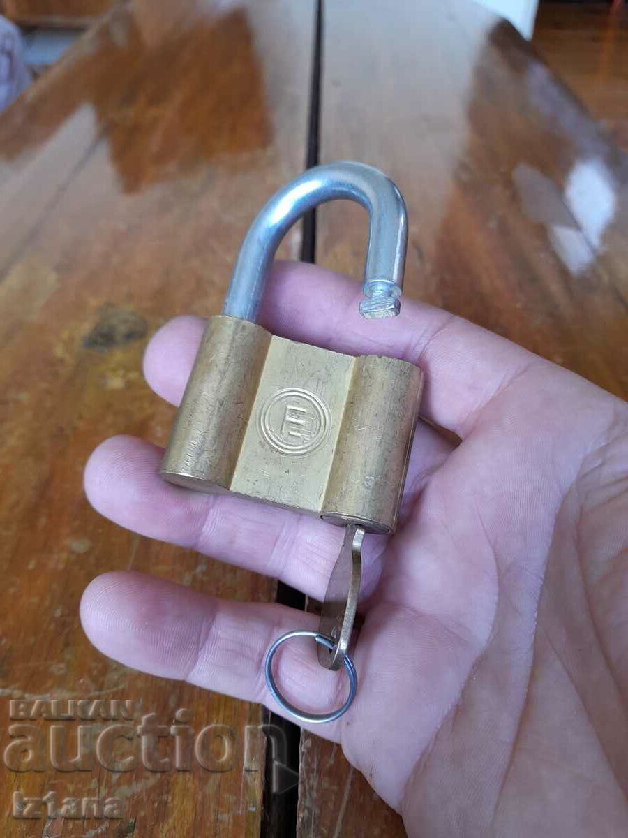 Livrarea lacătul vechi Livrarea lacătul vechi