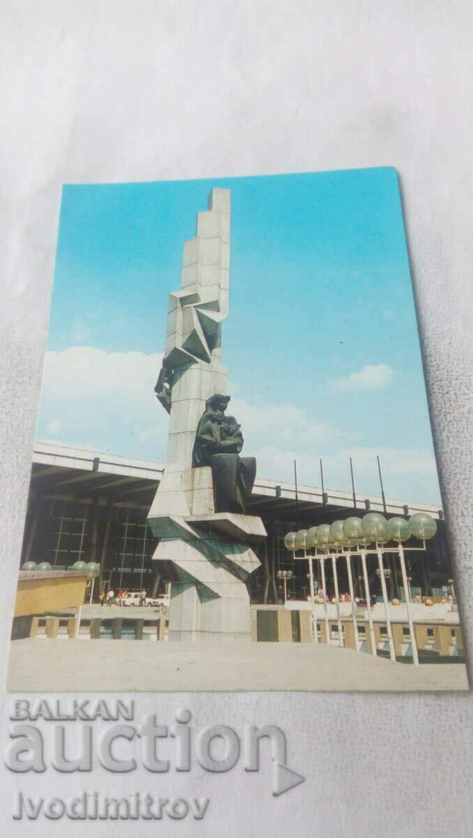 PK Sofia Figura sculpturală din fața Gării Centrale 1986