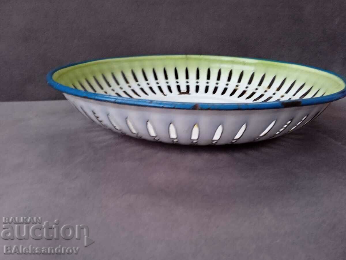 Auction Old enameled pan Auction Old enameled pan