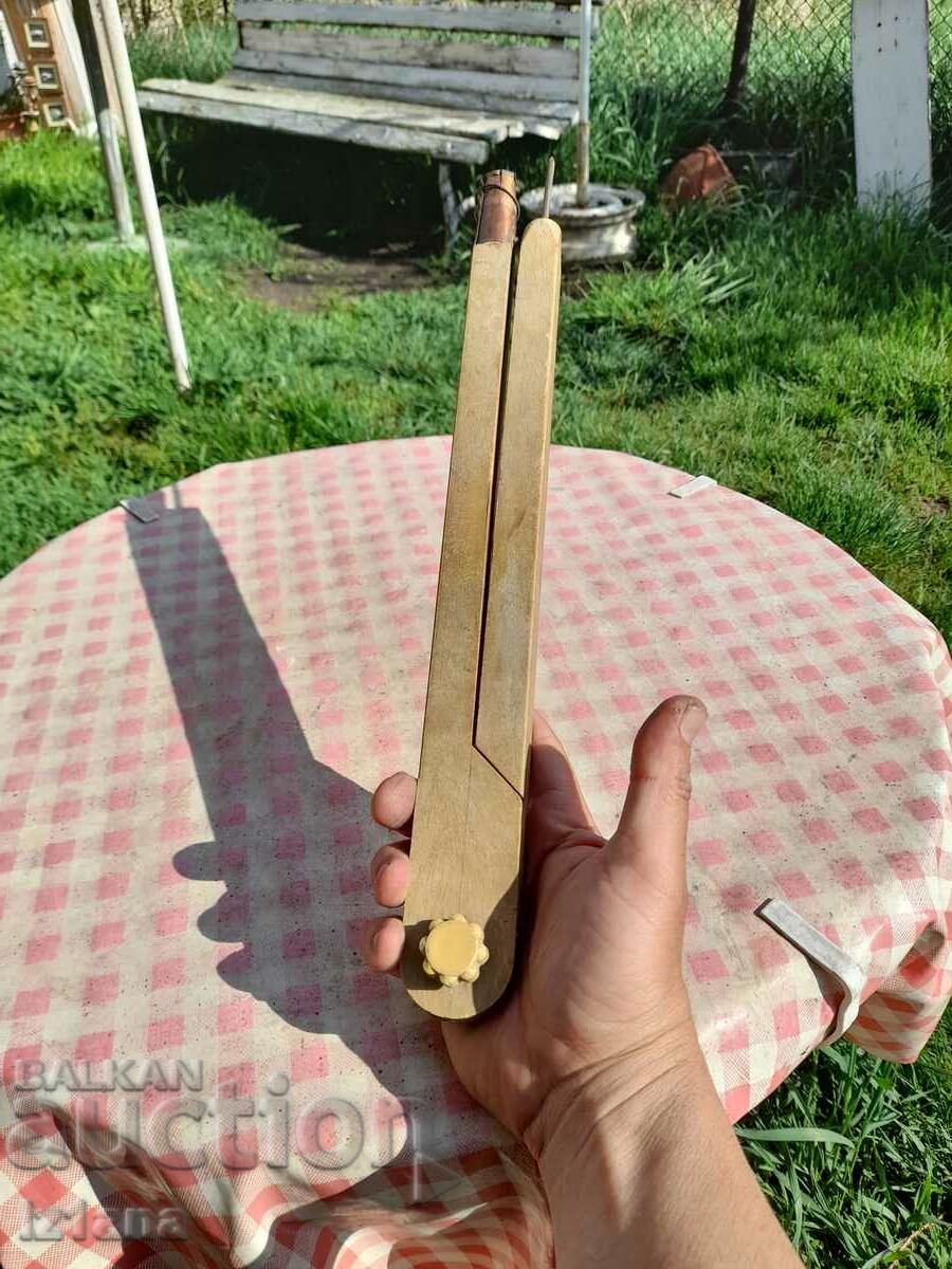 An old school compass with price 35.00 BGN | € 17.90 An old school compass with price 35.00 BGN | € 17.90
