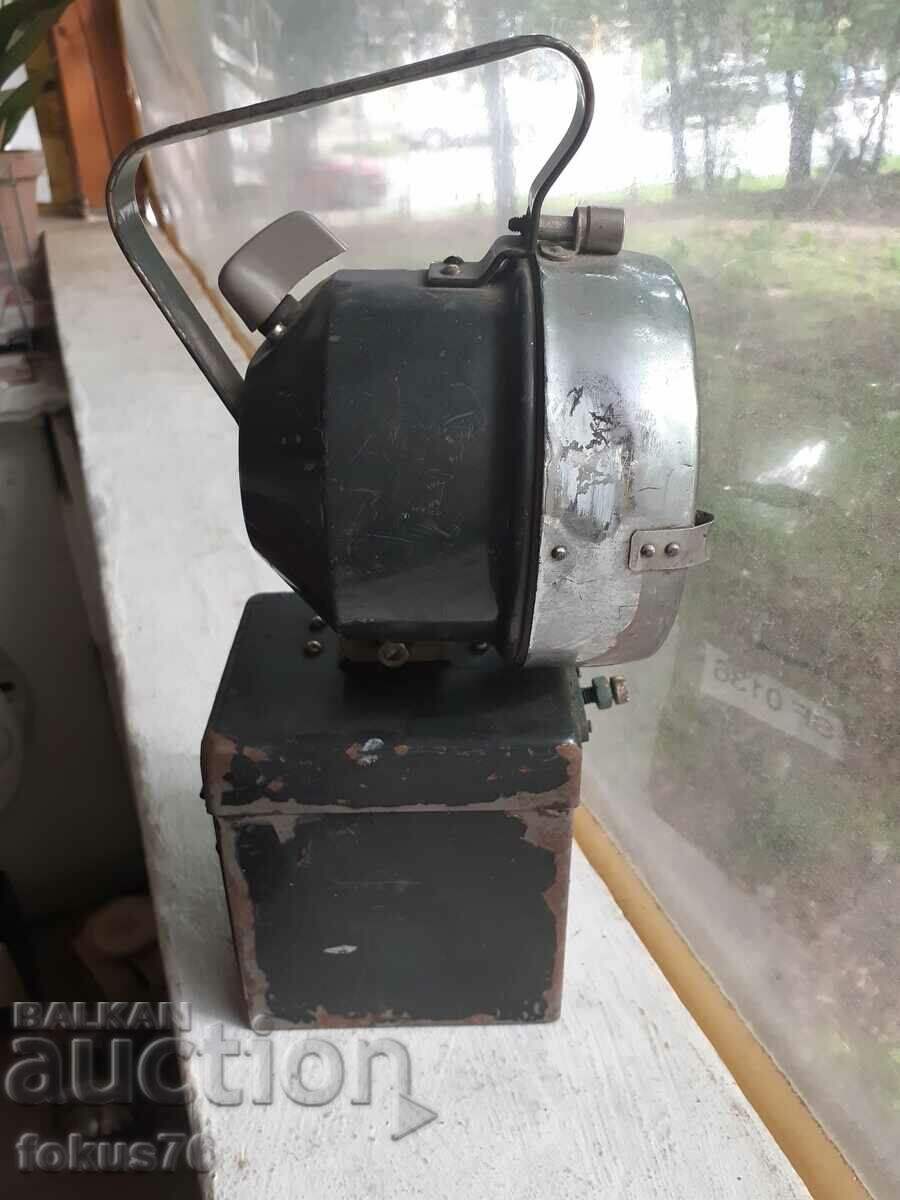 Стар немски акумолаторен фенер с цена 79.00 лв. | € 40.39 Стар немски акумолаторен фенер с цена 79.00 лв. | € 40.39