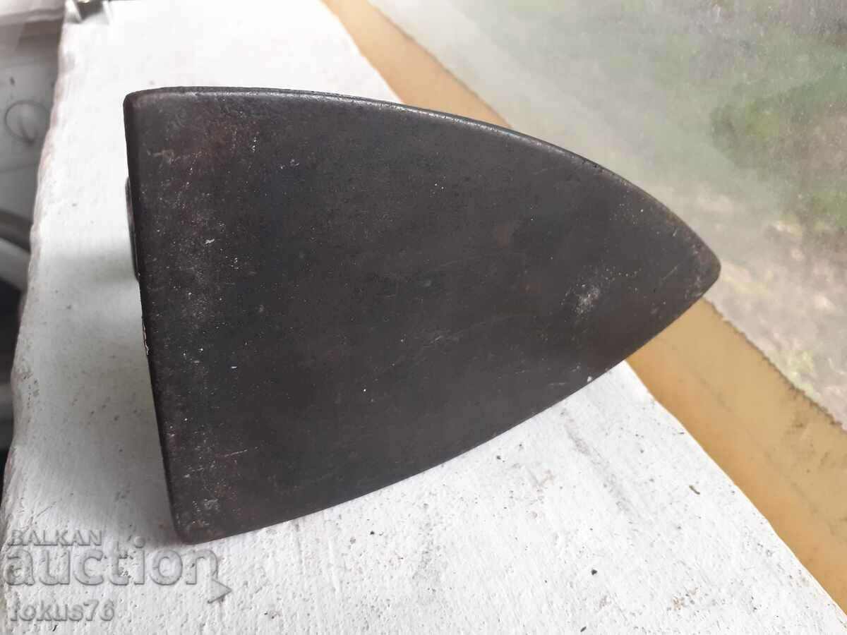 Delivery of Old collector's small iron
