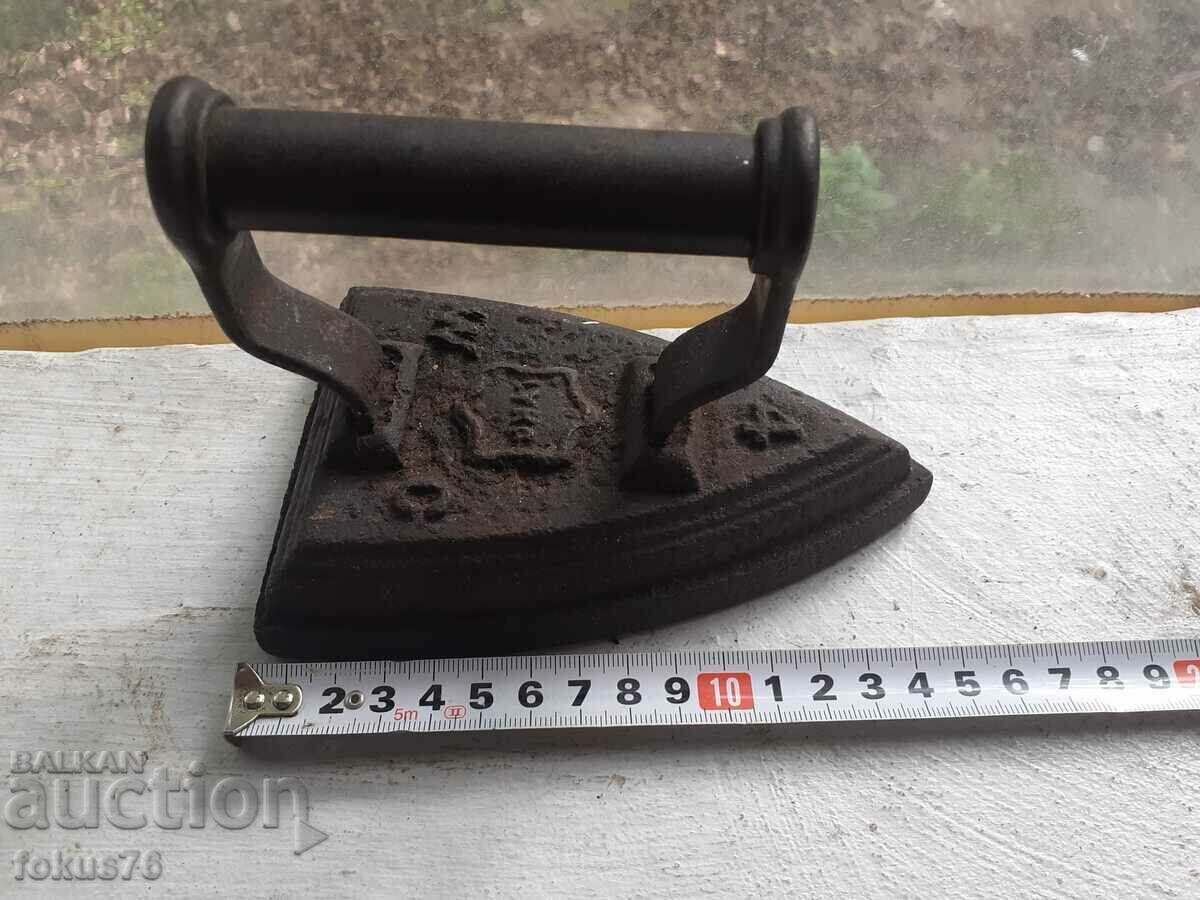 Old collector's small iron - 7