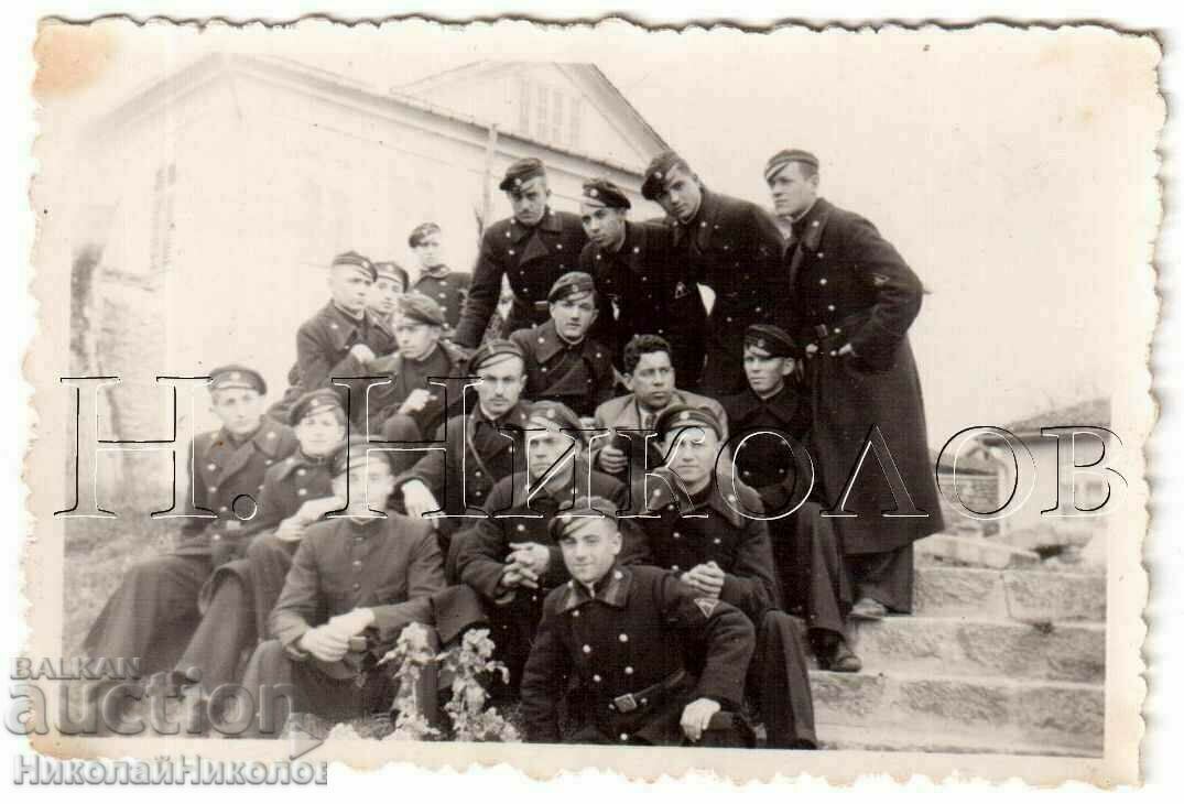 1936 LITTLE OLD PHOTO OF SVISHTOV IN FRONT OF ALEKO B476'S HOUSE