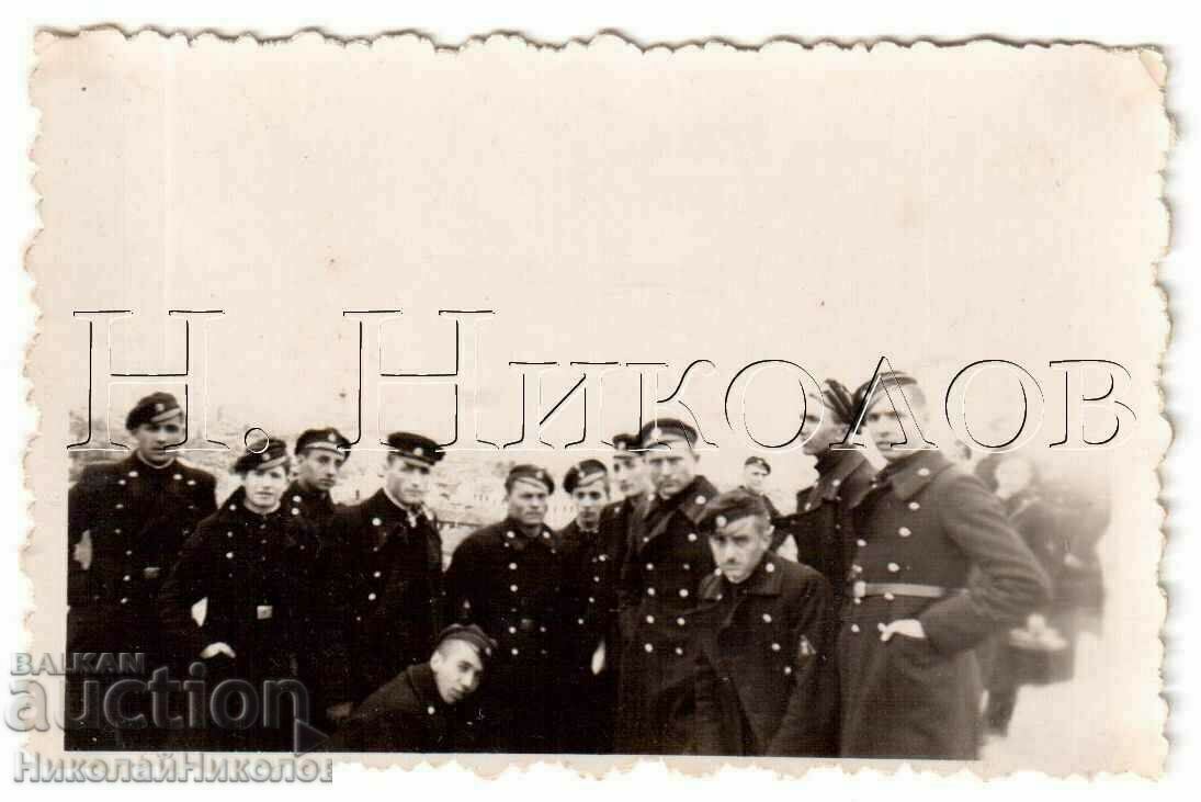 1936 LITTLE OLD PHOTO OF FISTULS HIGH SCHOOL STUDENTS ON EXCURSION B477 1936 LITTLE OLD PHOTO OF FISTULS HIGH SCHOOL STUDENTS ON EXCURSION B477