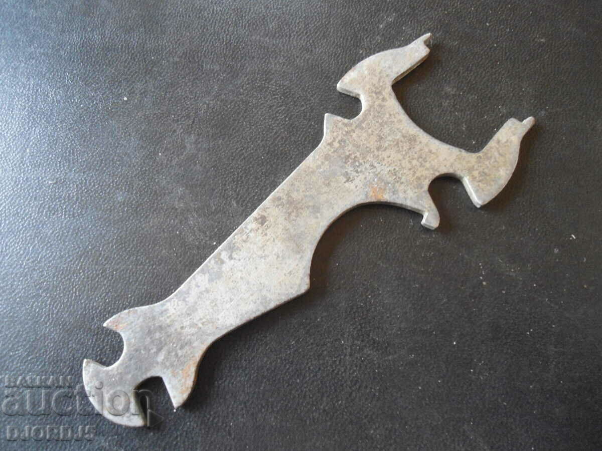 Auction Old universal key Auction Old universal key