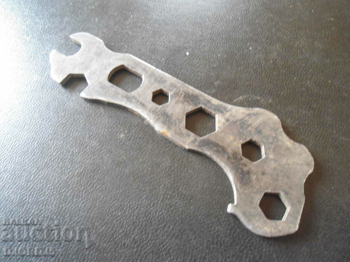 Auction Old universal key Auction Old universal key