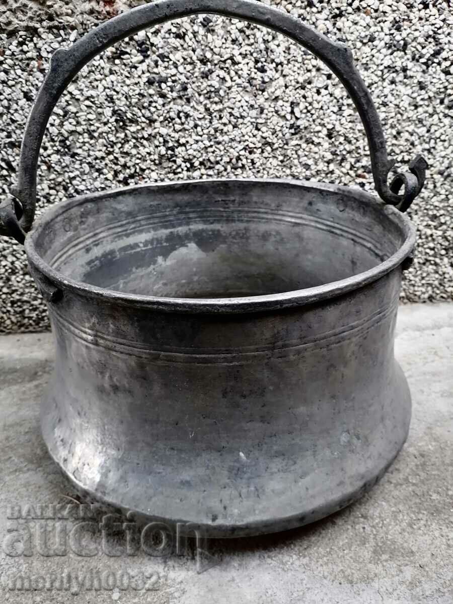 An old copper pot, a tin boiler, a baker, a spoon with price 99.00 BGN | € 50.62 An old copper pot, a tin boiler, a baker, a spoon with price 99.00 BGN | € 50.62