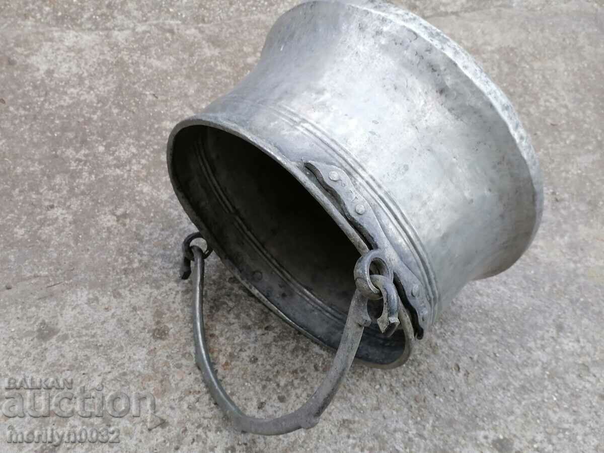 An old copper pot, a tin boiler, a baker, a spoon - 5 An old copper pot, a tin boiler, a baker, a spoon - 5