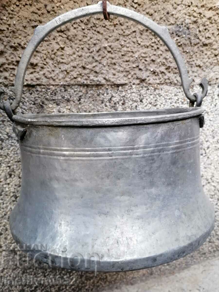 An old copper pot, a tin boiler, a baker, a spoon