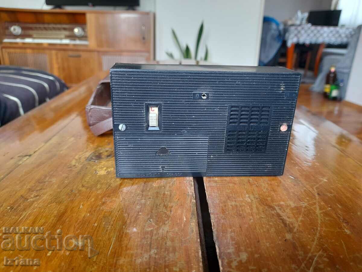 Παράδοση Παλιό ραδιόφωνο, ραδιόφωνο Neiva-M Παράδοση Παλιό ραδιόφωνο, ραδιόφωνο Neiva-M