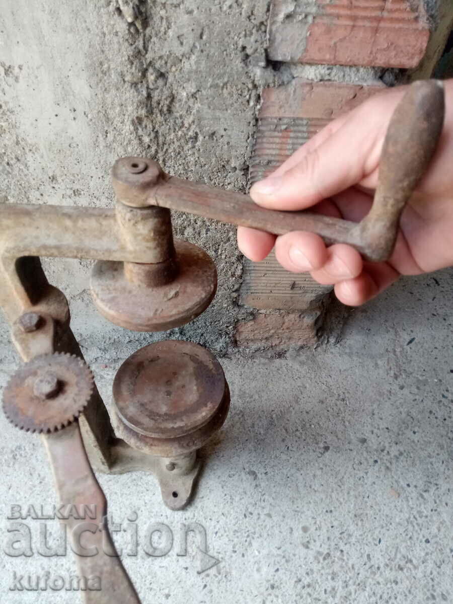 Dispozitiv de închidere pentru borcane vechi cu preț 29.99 BGN | € 15.33