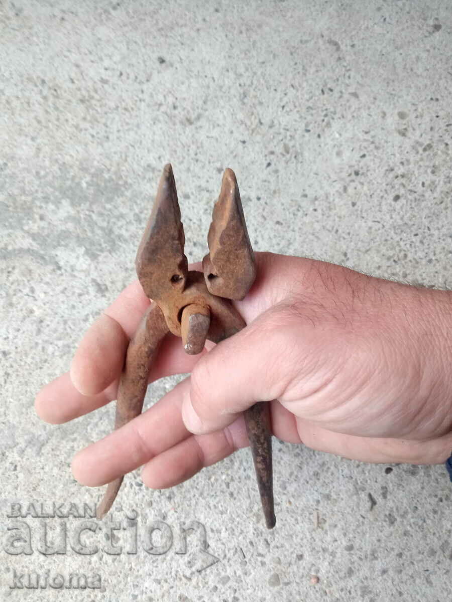 Auction  Old military pliers