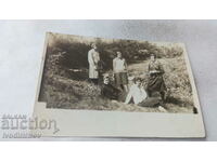 Снимка Яларе Млади момичета на разходка до Пещерата 1929