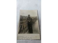 Снимка Велико Търново Млад мъж на моста