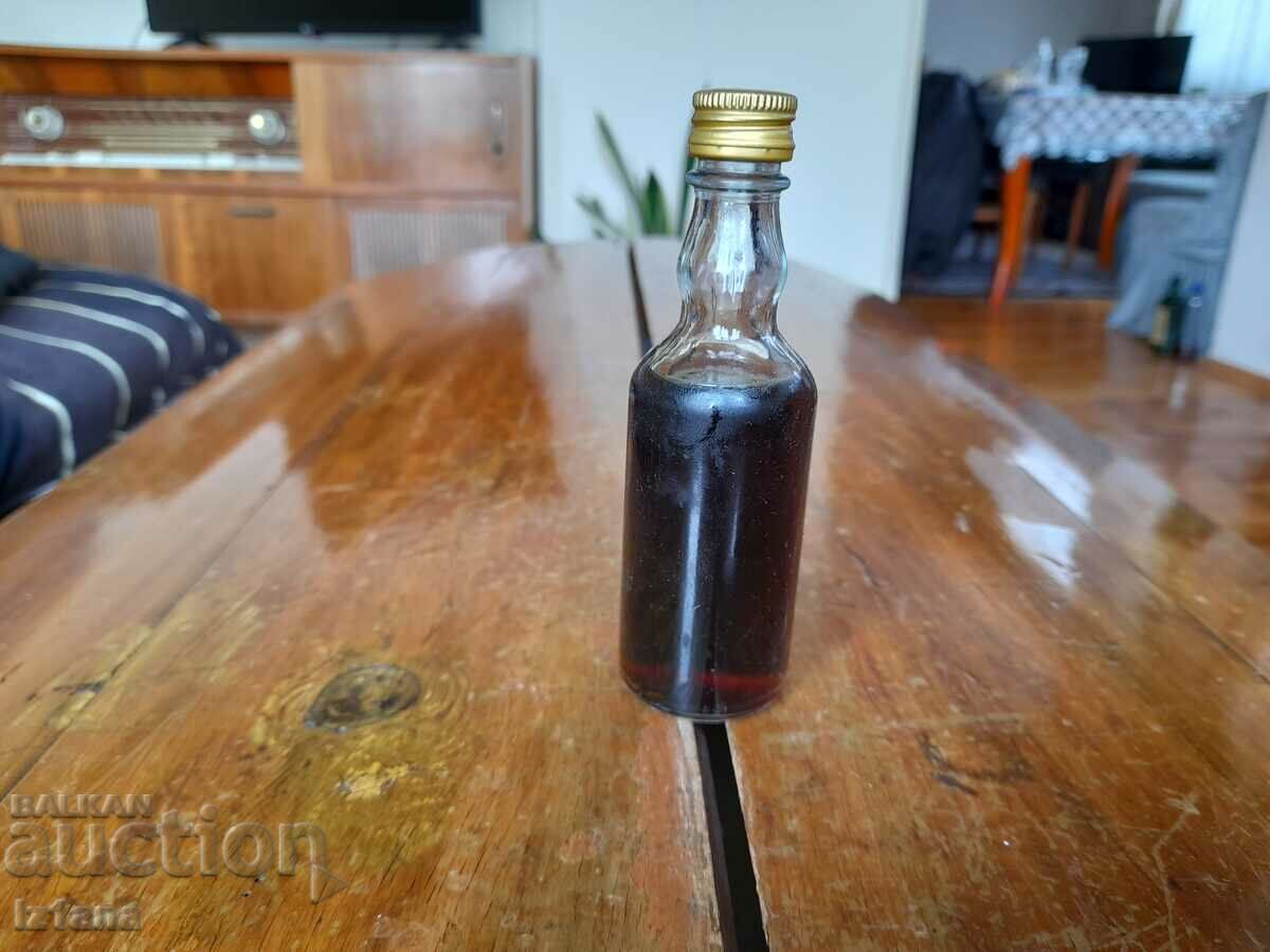 Auction Old bottle of Straw Berry Auction Old bottle of Straw Berry