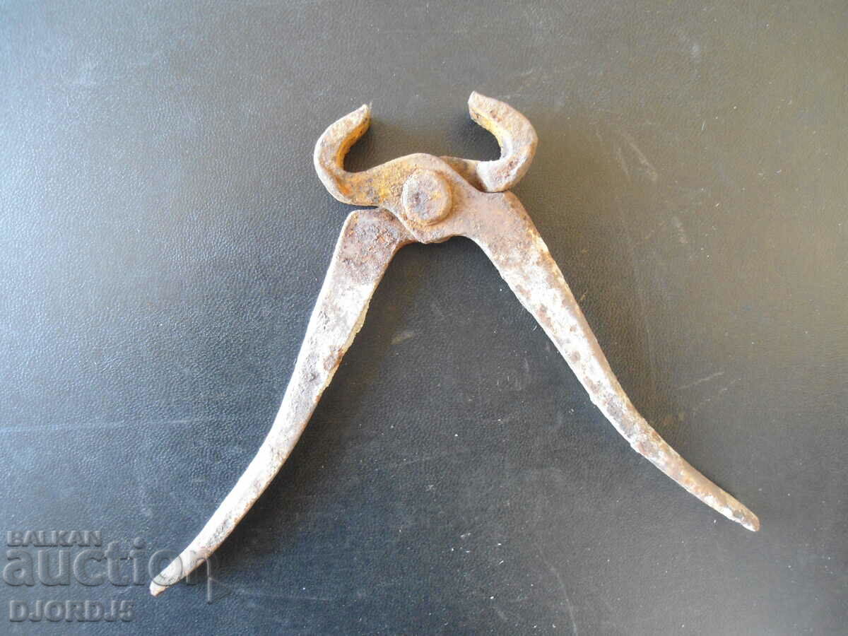 Old pliers with price 3.00 BGN | € 1.53