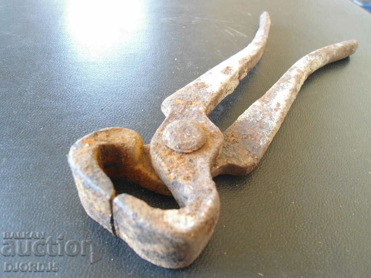 Delivery of Old pliers