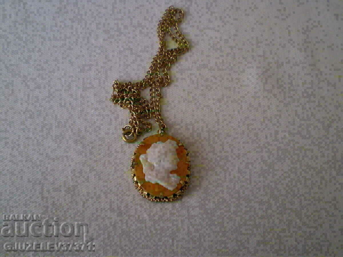 medallion cameo medallion 1960-1970 - 7 medallion cameo medallion 1960-1970 - 7