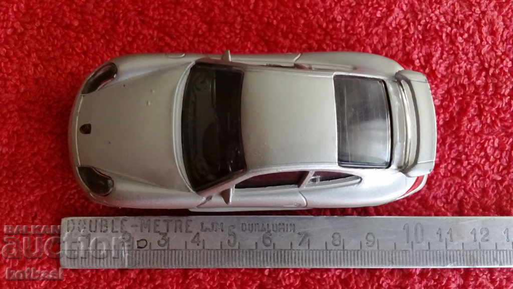 Метална кола PORSCHE 911 Carrera 1/43 burago Китай