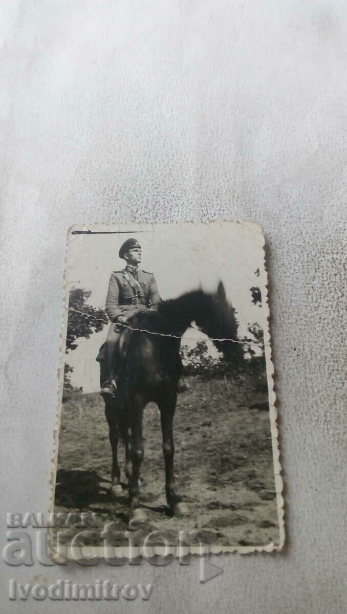 Photo Officer on horseback