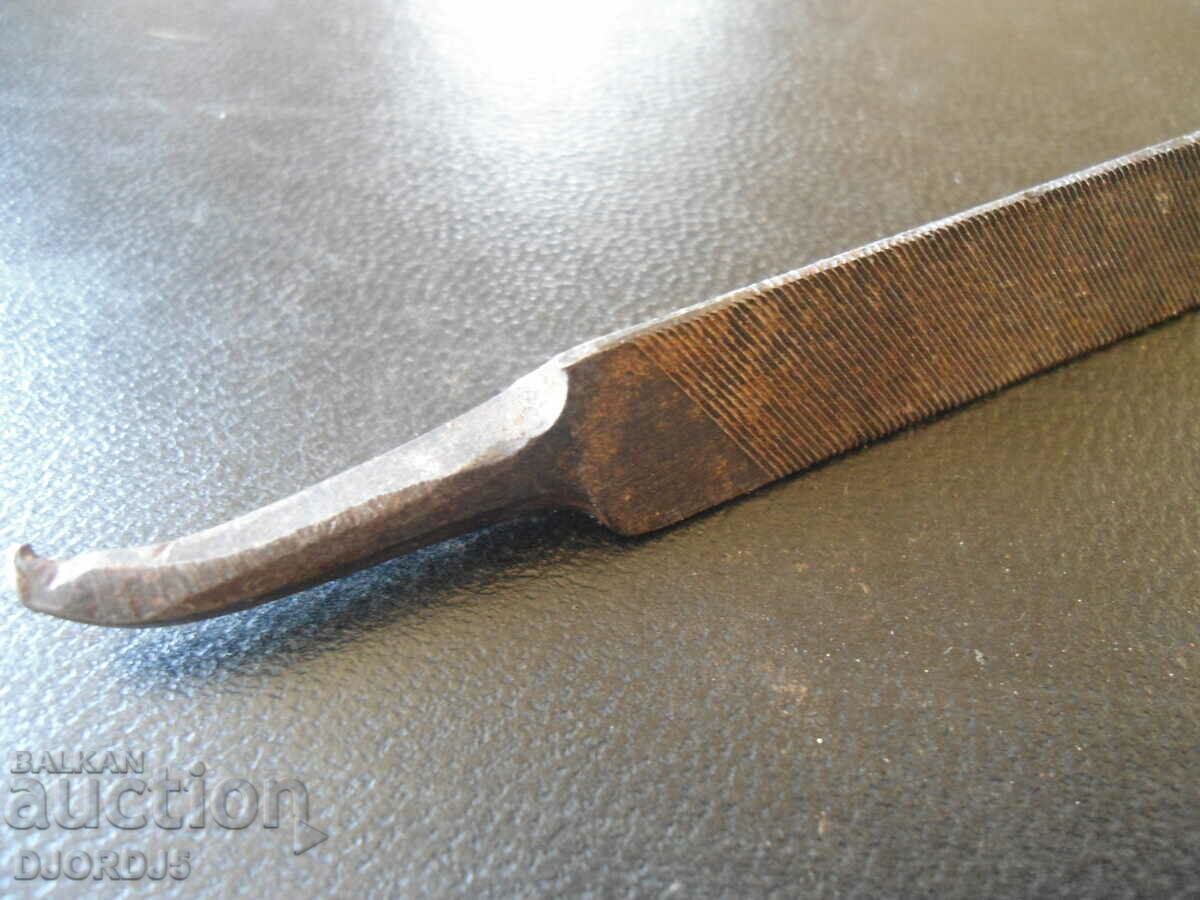 Auction Old small triangular file Auction Old small triangular file