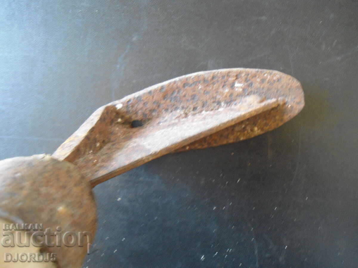 Auction An old shoemaker's anvil Auction An old shoemaker's anvil