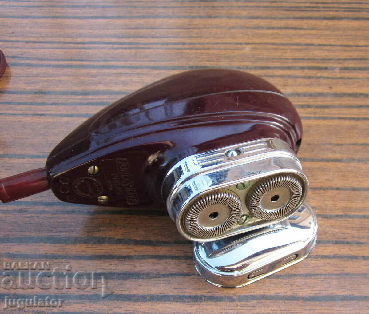 Delivery of old bakelite electric razor phillips philips Delivery of old bakelite electric razor phillips philips