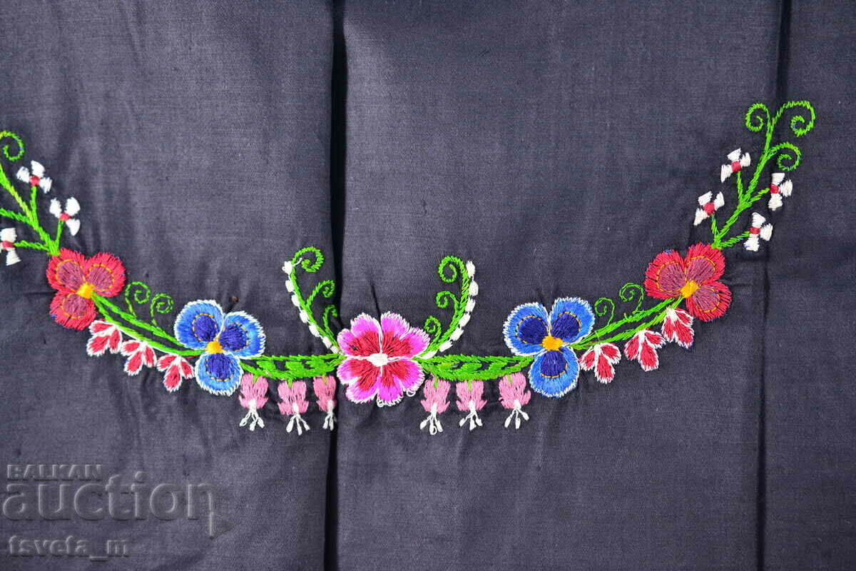Auction COTTON APRON FOR FOLK COSTUME WITH EMBROIDERY Auction COTTON APRON FOR FOLK COSTUME WITH EMBROIDERY