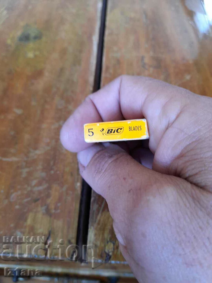 Old shaving blades Bic with price 15.00 BGN | € 7.67 Old shaving blades Bic with price 15.00 BGN | € 7.67