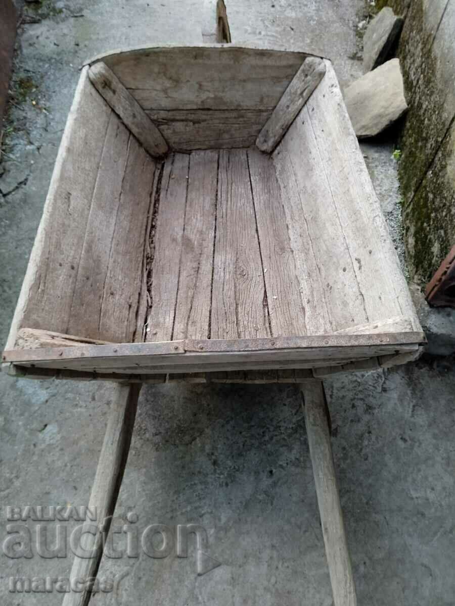 Стара дървена количка рядък модел