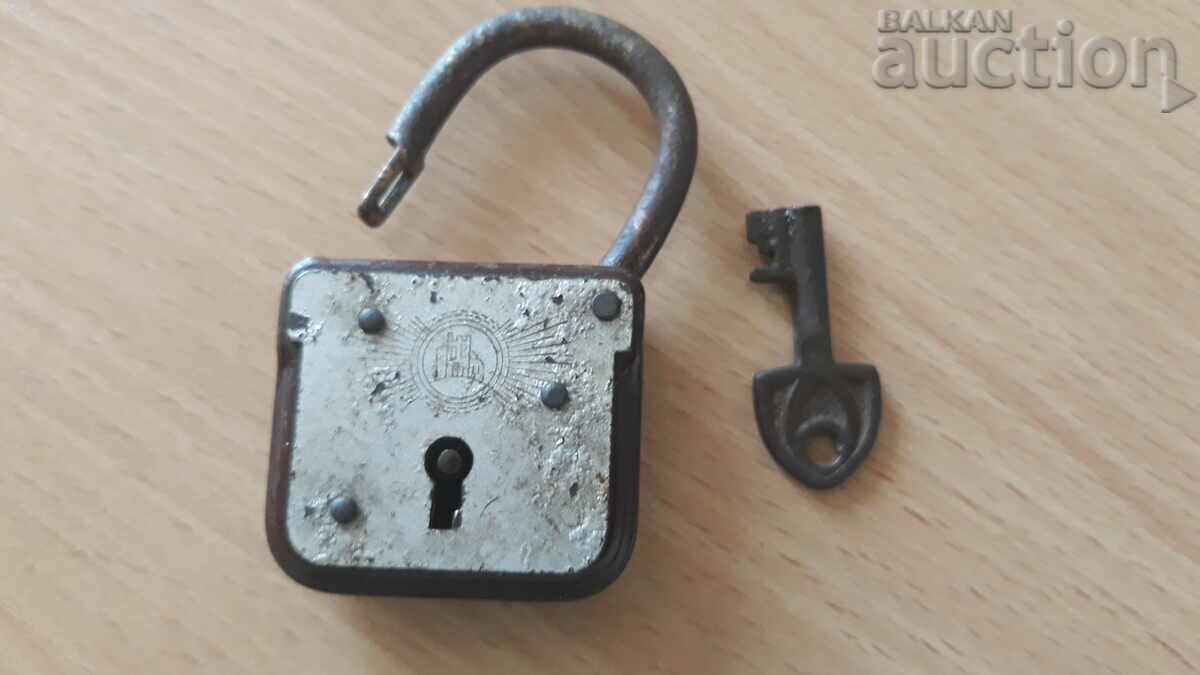 antique retro vintage padlock small padlock with key with price 31.00 BGN | € 15.85 antique retro vintage padlock small padlock with key with price 31.00 BGN | € 15.85